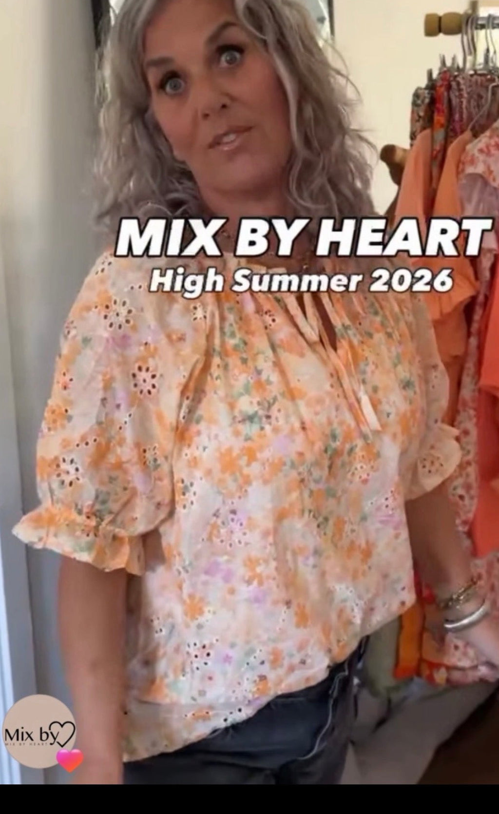 Sommar Blus. Elior. Aprikos. Mönstrad. Från Mixbyheart