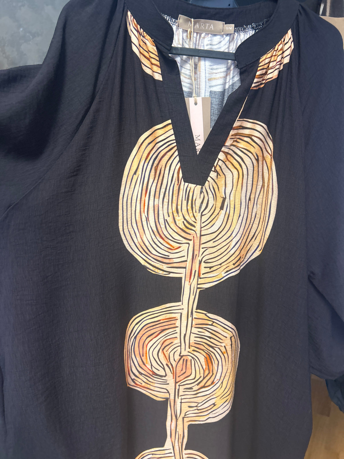 Brisa.Dress. Marta klänning i Rak. Modell med fint mönster !, fram & baktill & med fickor! Love.Pockets. 1. L/Xl ~ Finns & två st. S/m, 749kr, st. Ljuvlig kvalitet !